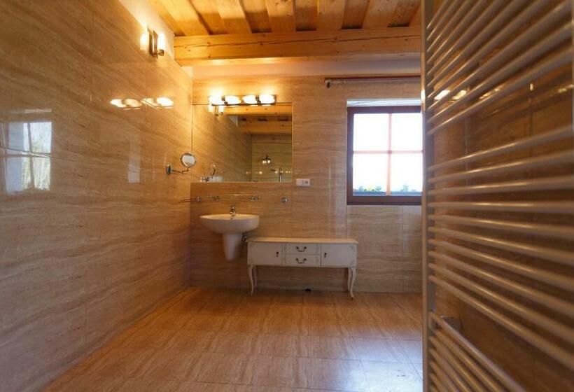 带1个卧室的带阳台的公寓, Křížový Vrch