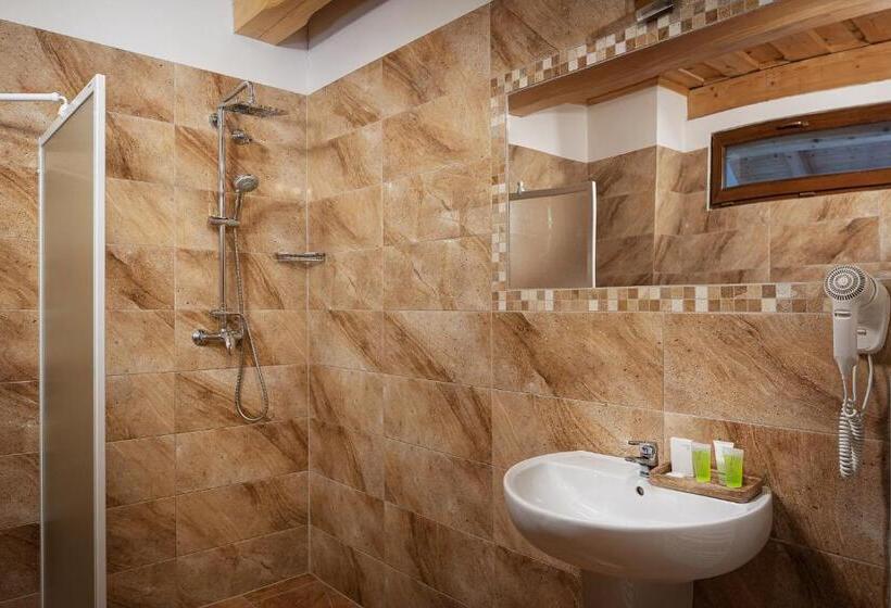 豪华房间, Křížový Vrch