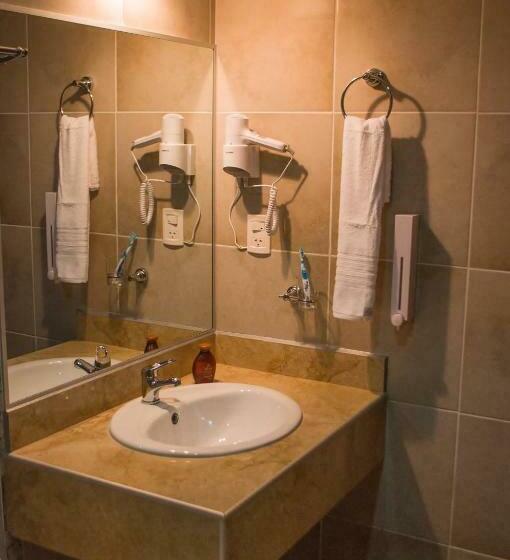 اتاق خانوادگی, Mitru Tarija