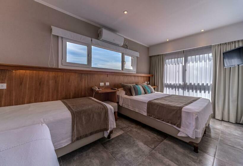 スタンダード4人部屋, Romina Art