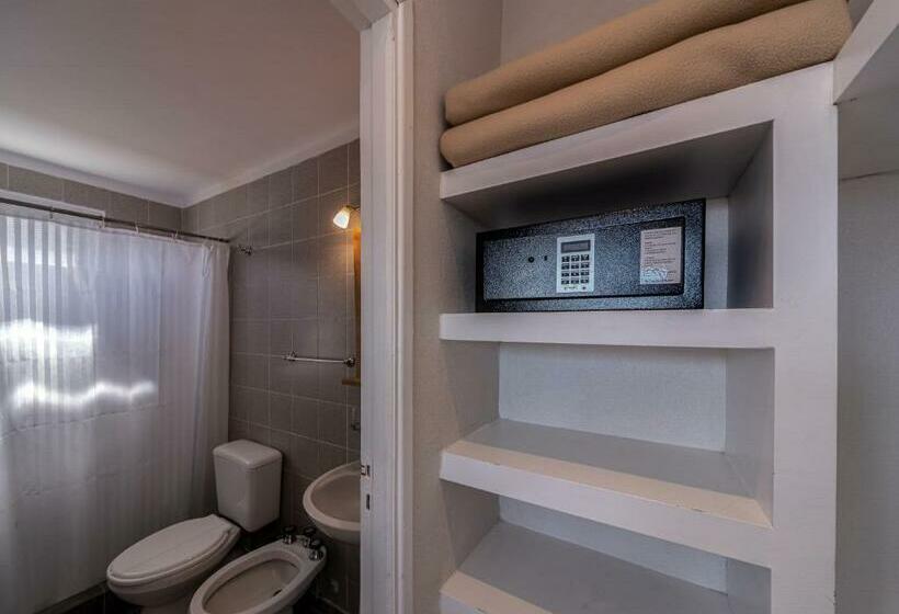 スタンダード4人部屋, Romina Art