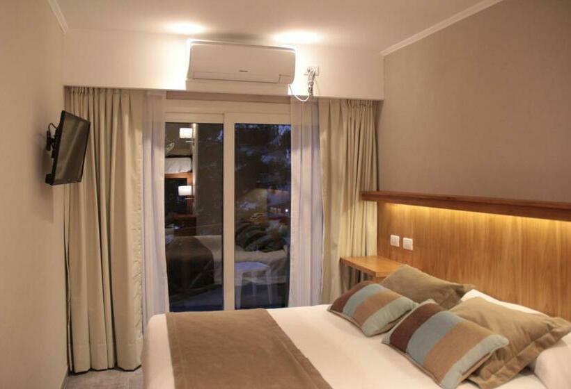 スタンダード4人部屋, Romina Art