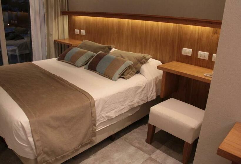 スタンダード4人部屋, Romina Art