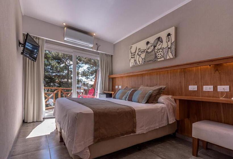 スタンダード4人部屋, Romina Art