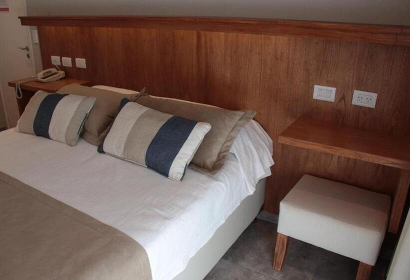 スタンダード5人部屋, Romina Art