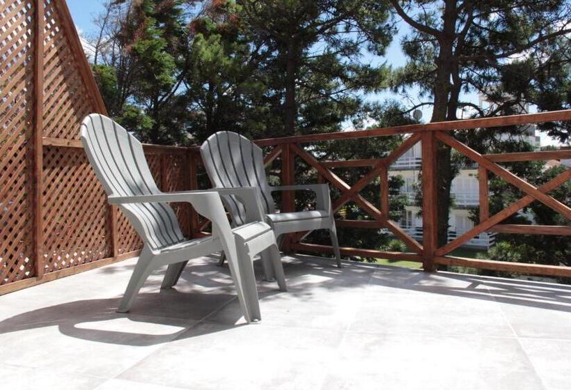 スタンダード5人部屋, Romina Art