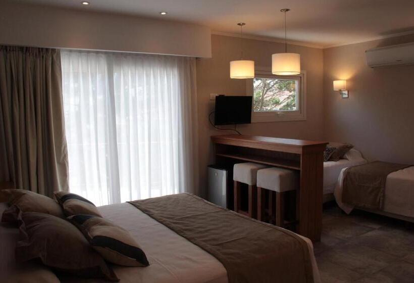 スタンダード5人部屋, Romina Art