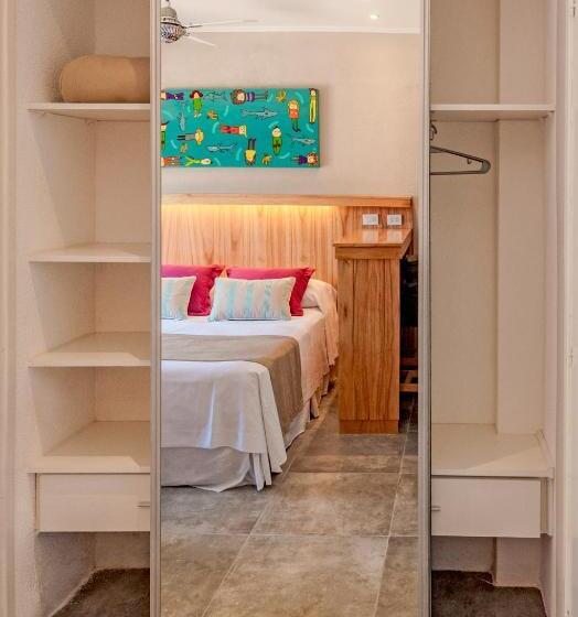 オーシャンビュースーペリアールーム, Romina Art