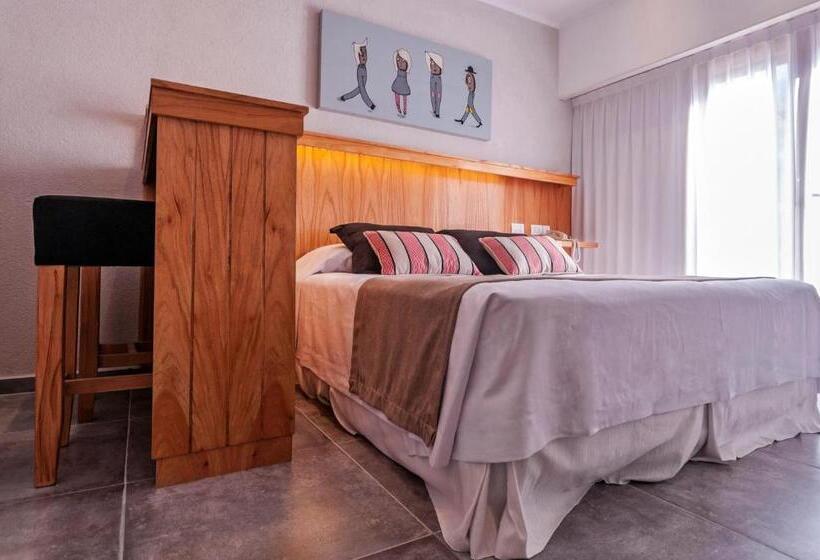 オーシャンビュースーペリアールーム, Romina Art