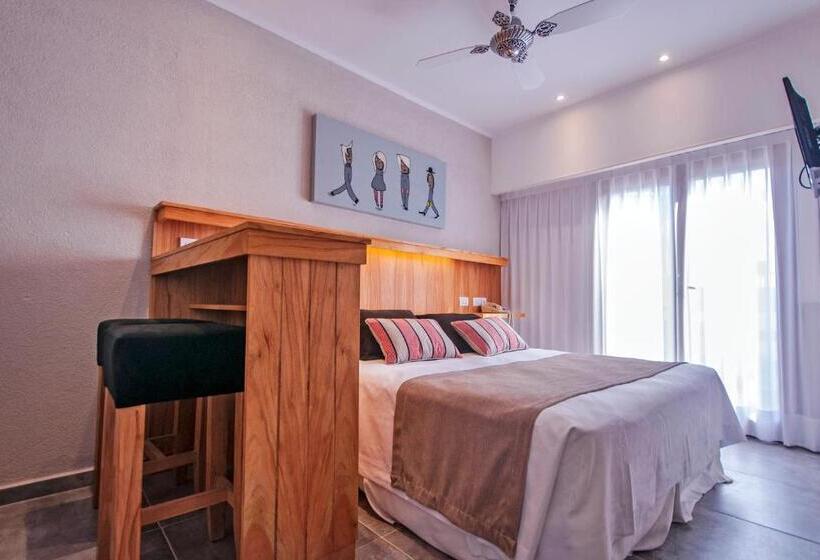 オーシャンビュースーペリアールーム, Romina Art