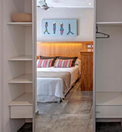 オーシャンビュースーペリアールーム, Romina Art