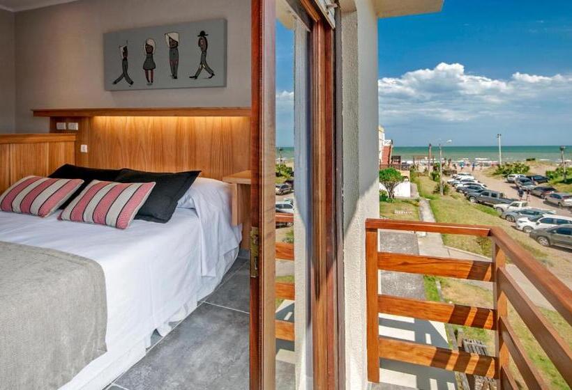 オーシャンビュースーペリアールーム, Romina Art