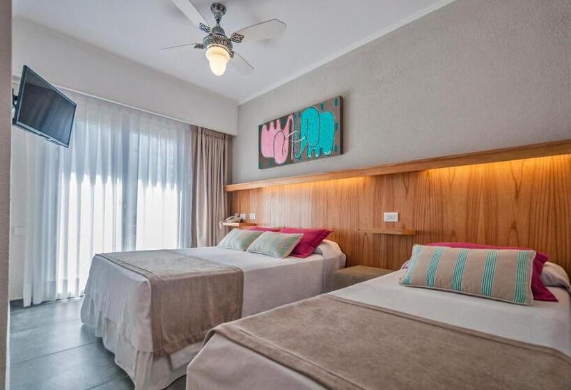 オーシャンビューのスーペリアトリプルルーム, Romina Art