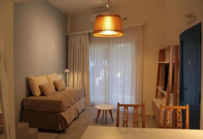 ドゥプレックスルーム, Romina Art