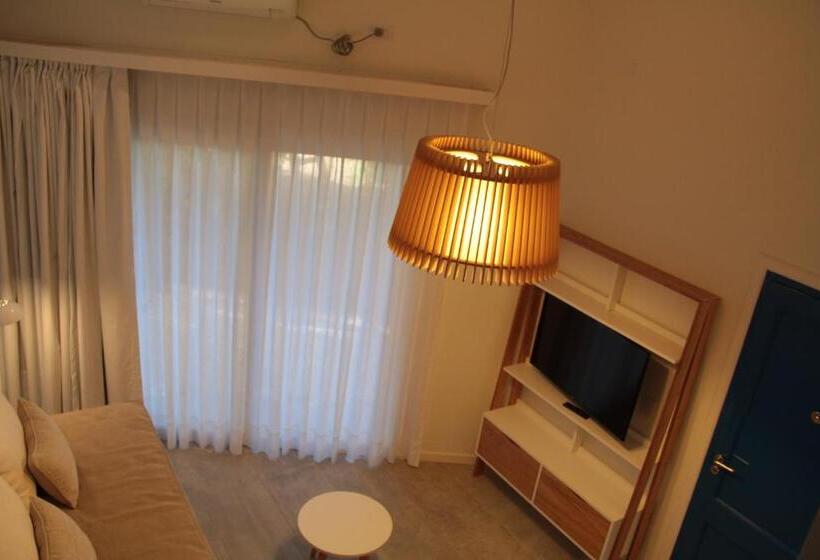 ドゥプレックスルーム, Romina Art