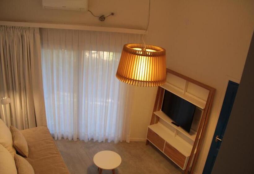 ドゥプレックスルーム, Romina Art