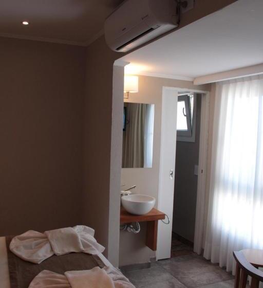 スタンダードルーム, Romina Art