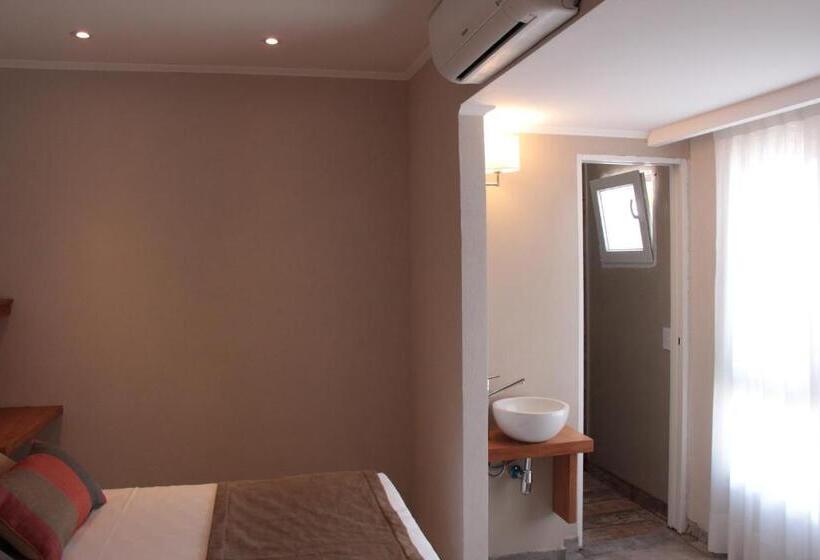 スタンダードルーム, Romina Art