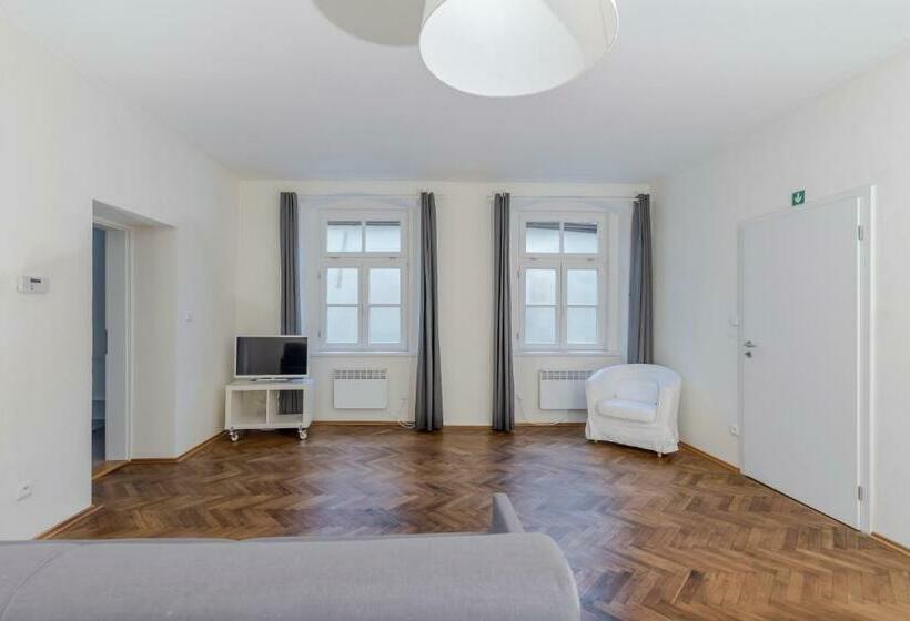 דירת משפחה, Tgm Hotel Residence