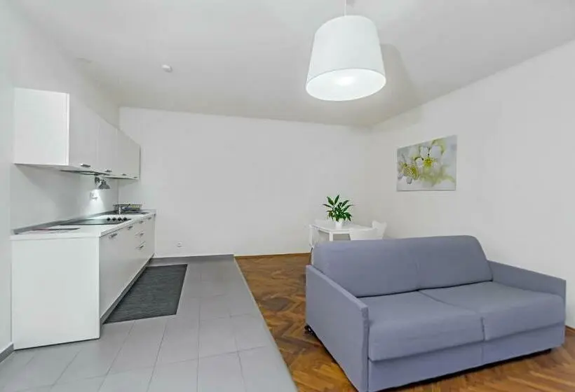 Perhehuoneisto, Tgm Hotel Residence