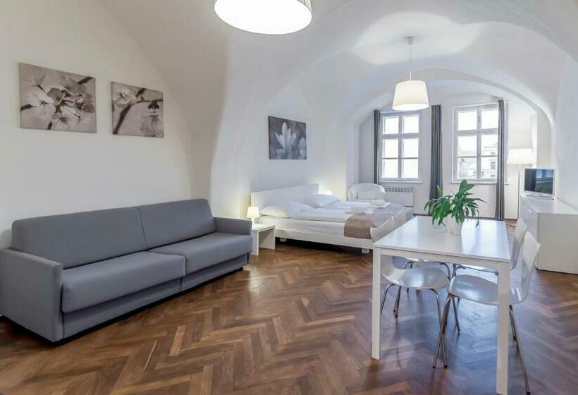 דירת משפחה, Tgm Hotel Residence