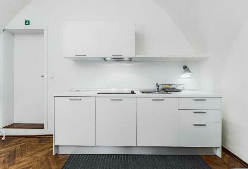 דירת משפחה, Tgm Hotel Residence