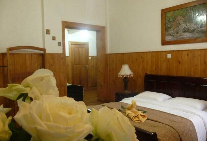 디럭스 트리플 룸, The Trevene