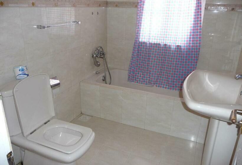 디럭스 룸, The Trevene