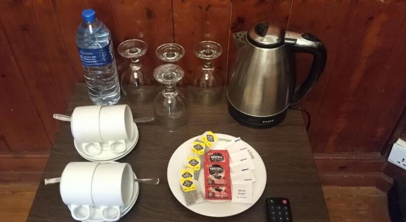 스탠다드 룸, The Trevene