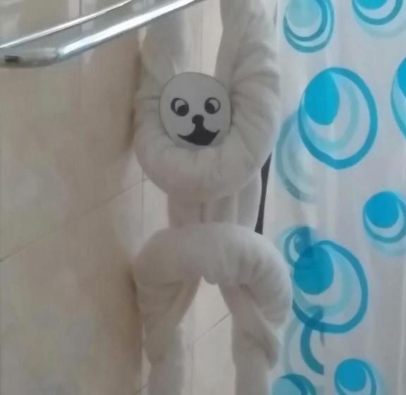 이코노미 룸, The Trevene