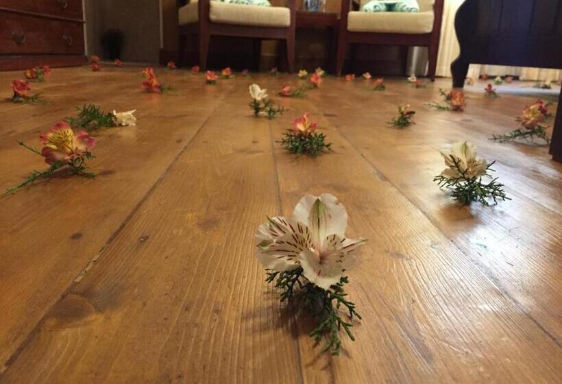 패밀리 룸, The Trevene