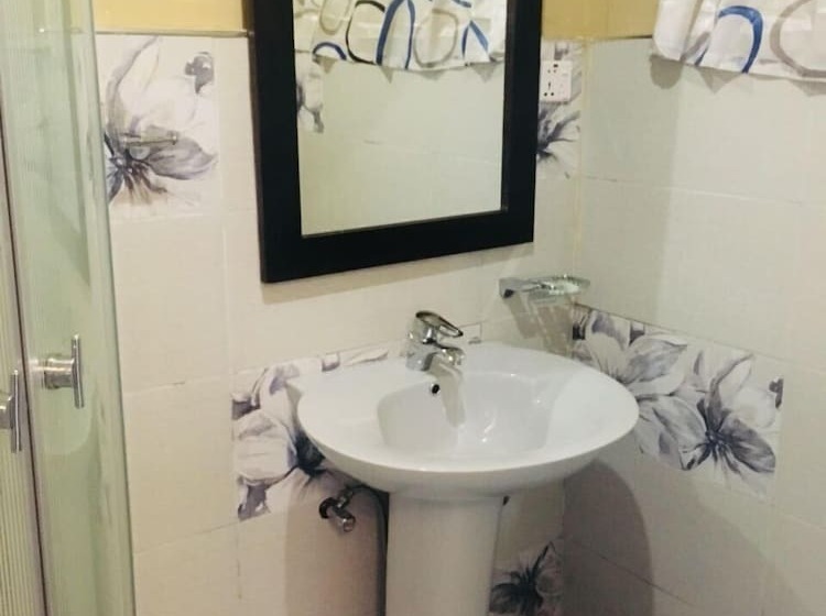 패밀리 룸, The Trevene