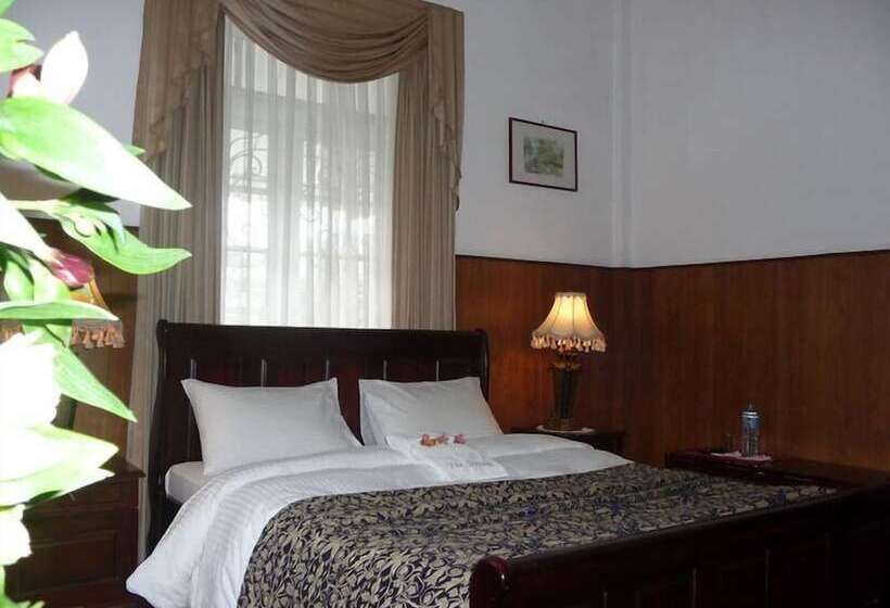 디럭스 룸, The Trevene