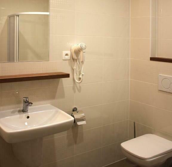 スタンダードトリプルルーム, Toč