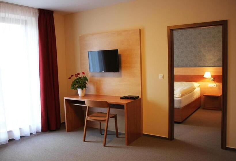 バルコニー付スイート, Toč