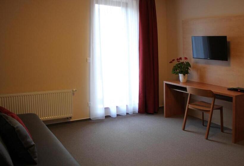 バルコニー付スイート, Toč