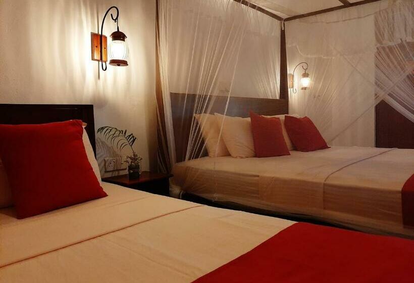 Standar Háromágyas Szoba Erkéllyel, Weligama Ocean Breeze