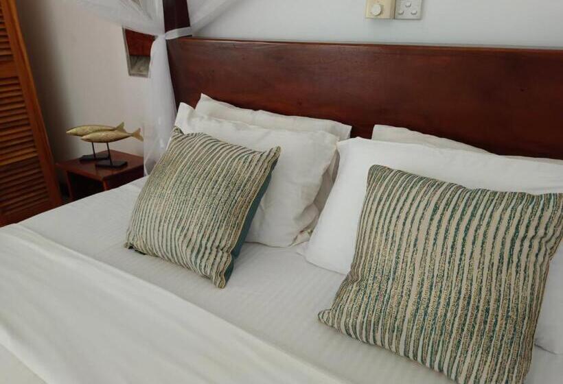 Standar Háromágyas Szoba Erkéllyel, Weligama Ocean Breeze