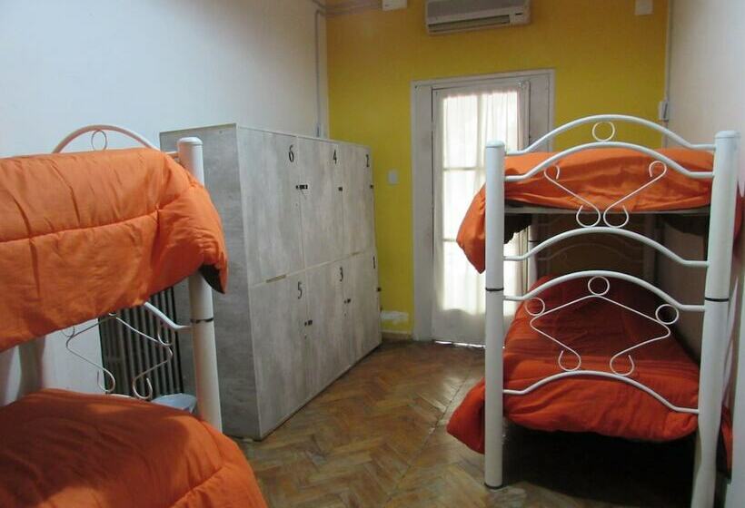 سرير فى غرفة مشتركه, Mora Hostel