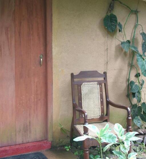 בקתה, Deniyaya National Backpackers Hostel