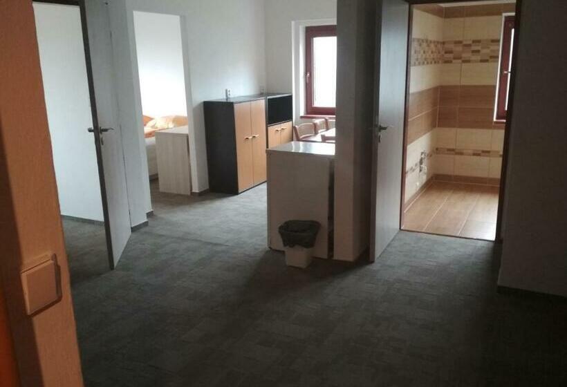 침실 3개 아파트, Relax Hotel Bára Benecko