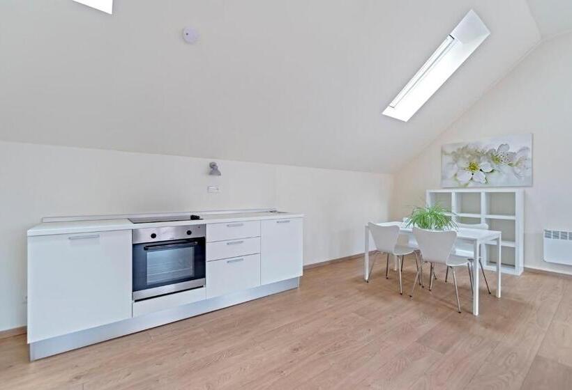 דירת משפחה, Tgm Hotel Residence