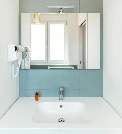 ファミリーステューディオ, Fema B&b Housea Travel