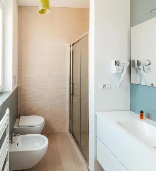 ファミリーステューディオ, Fema B&b Housea Travel