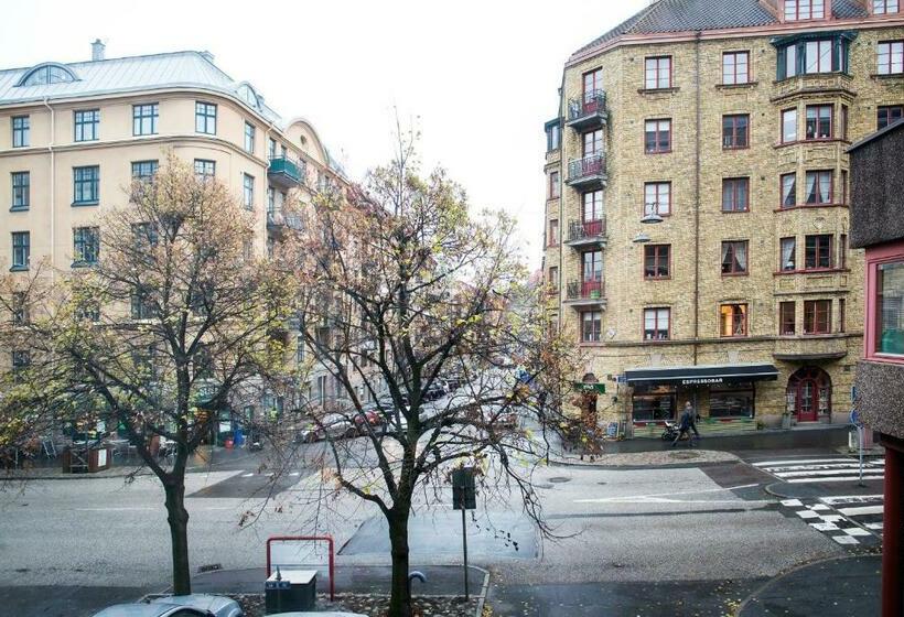 バスルーム共有のトリプルスタンダード, Backpackers Göteborg