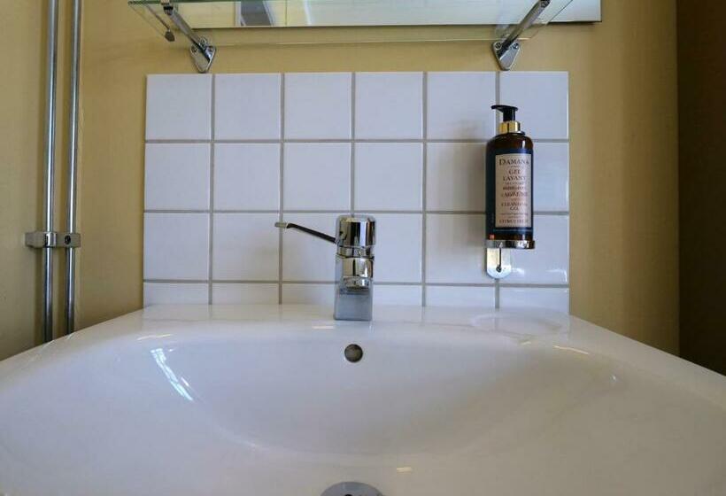 バス共有のスタンダードルーム, Gripsholms Bnb