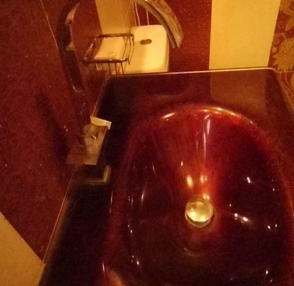 اتاق استاندارد یک تخته با سرویس بهداشتی مشترک, Freedom Hostel