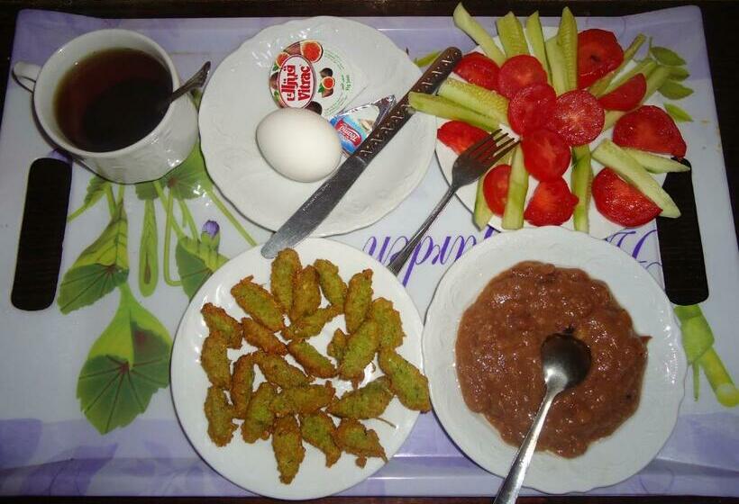 اتاق استاندارد یک تخته با سرویس بهداشتی مشترک, Freedom Hostel