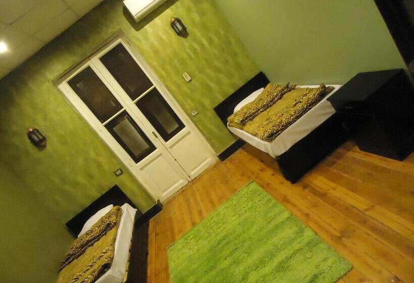 اتاق استاندارد چهارنفره با سرویس بهداشتی مشترک, Freedom Hostel