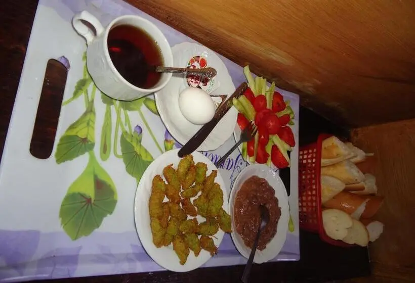 اتاق استاندارد سه نفره, Freedom Hostel